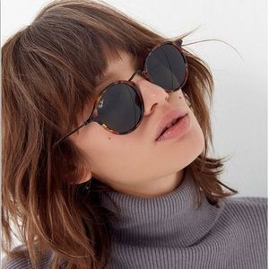 Like New Round Ray Ban Sunglasses